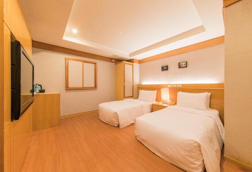 اتاق استاندارد, The Rivero