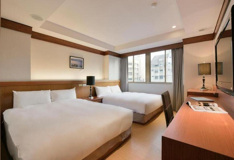 اتاق استاندارد چهار تخته, The Rivero