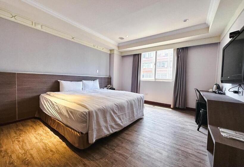 اتاق سوپریور, The Rivero