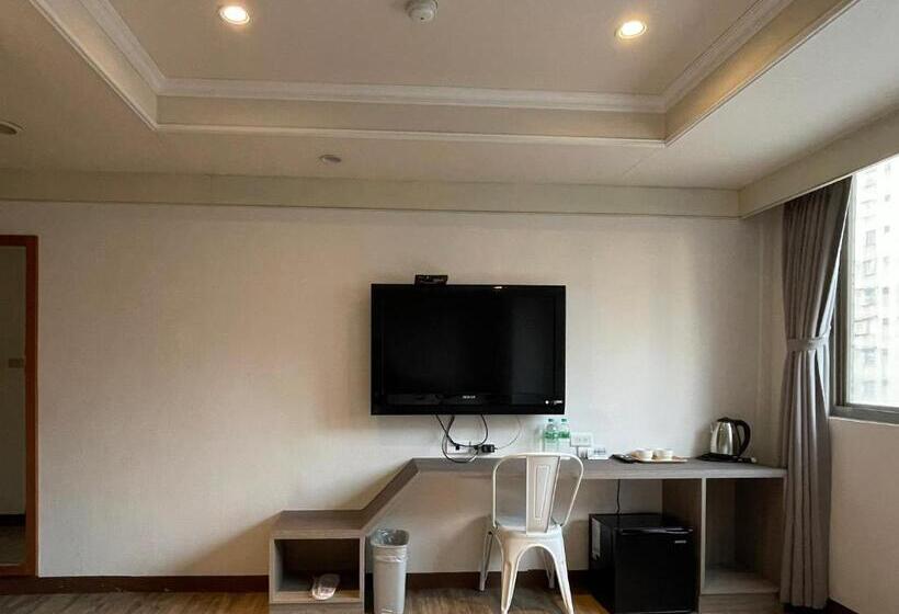 اتاق سوپریور, The Rivero