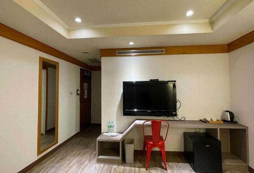 اتاق سوپریور, The Rivero