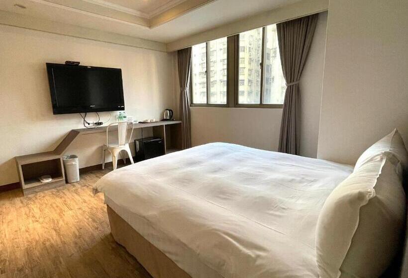 اتاق سوپریور, The Rivero