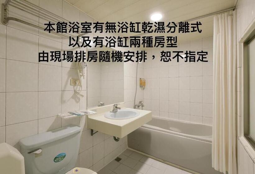 اتاق سوپریور, The Rivero