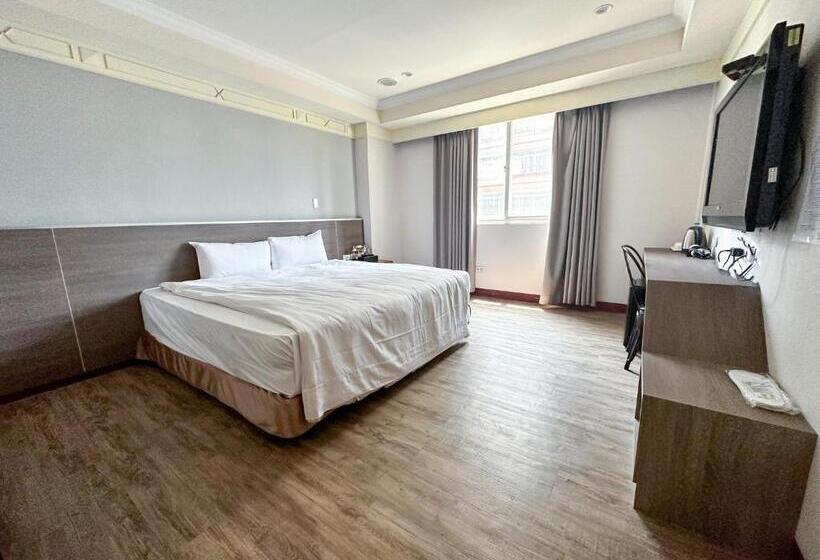 اتاق سوپریور, The Rivero