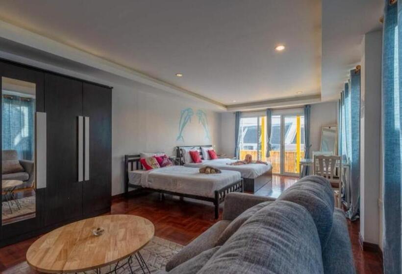 חדר סטנדרט לשלושה עם מרפסת, Lemon Loft Boutique Room