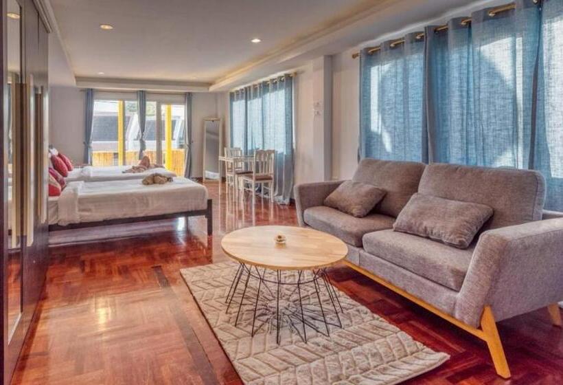 חדר סטנדרט לשלושה עם מרפסת, Lemon Loft Boutique Room