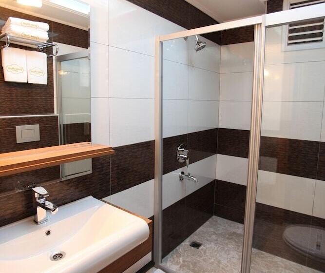 חדר סטנדרט לשלושה, Grand Akçalı Otel