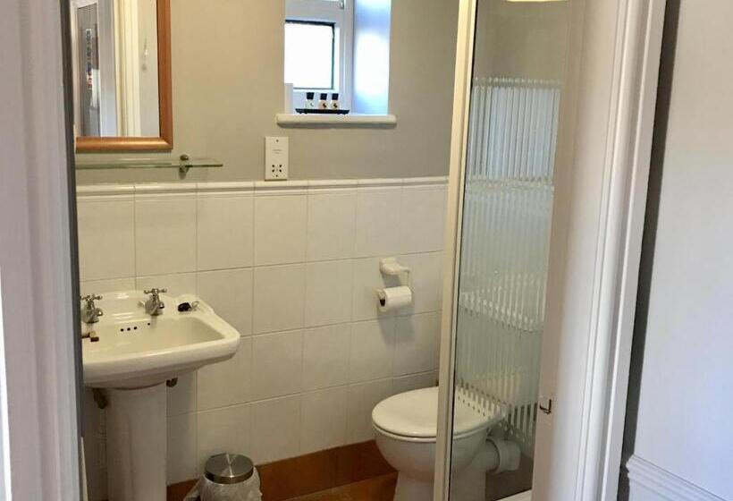 اتاق لوکس, The Red Lion