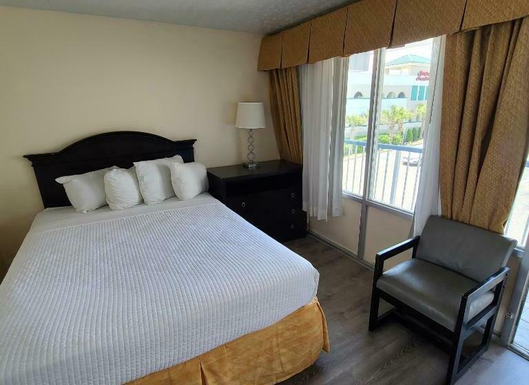 オーシャンビュースタンダードルームバルコニー付き, Oceanfront Twilight Surf