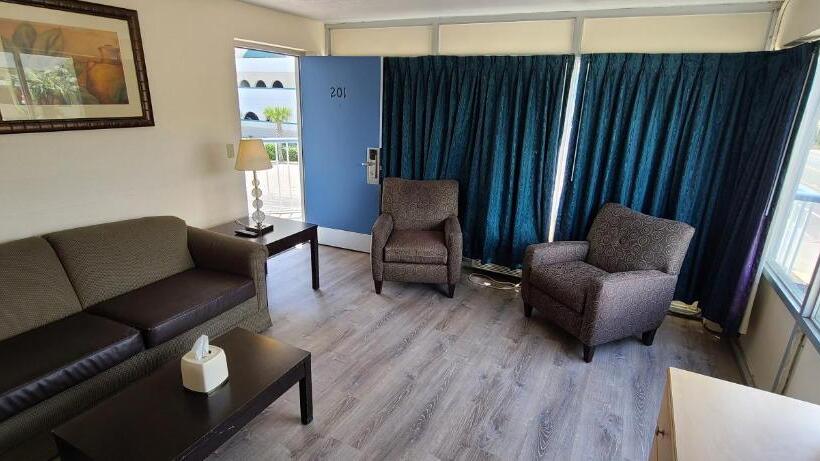 デラックススタジオ, Oceanfront Twilight Surf