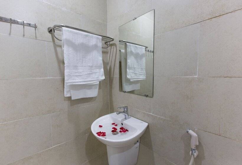 اتاق لوکس با بالکن, Golden Bee Homestay