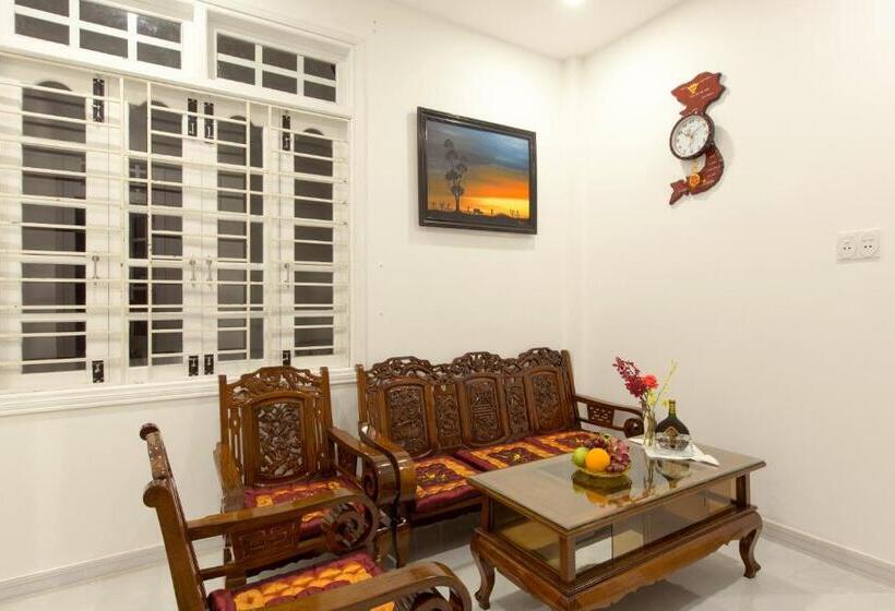 اتاق لوکس با بالکن, Golden Bee Homestay