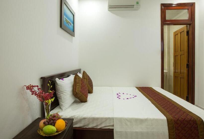 اتاق لوکس با بالکن, Golden Bee Homestay