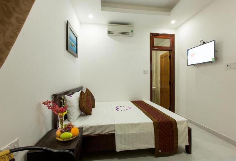 اتاق لوکس با بالکن, Golden Bee Homestay