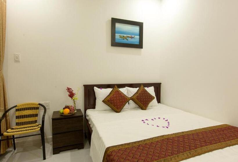 اتاق لوکس با بالکن, Golden Bee Homestay