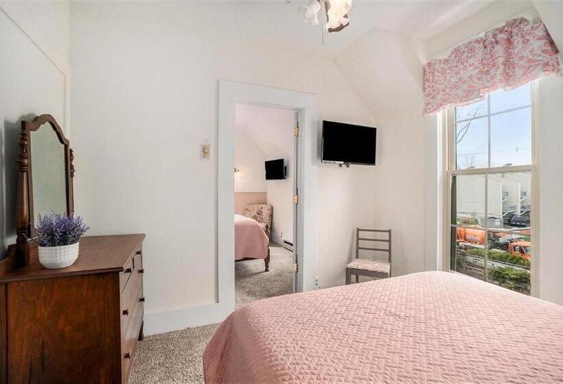 غرفة قياسية رباعية, Waters View Inn