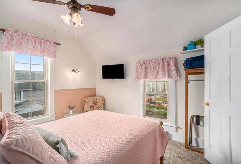 Четырехместный Номер Стандарт, Waters View Inn