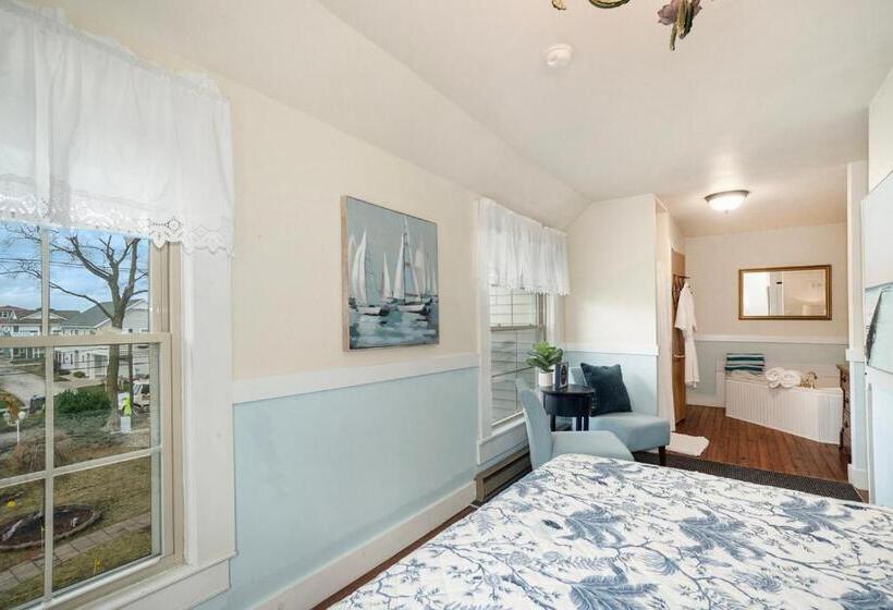 جناح جونيور, Waters View Inn