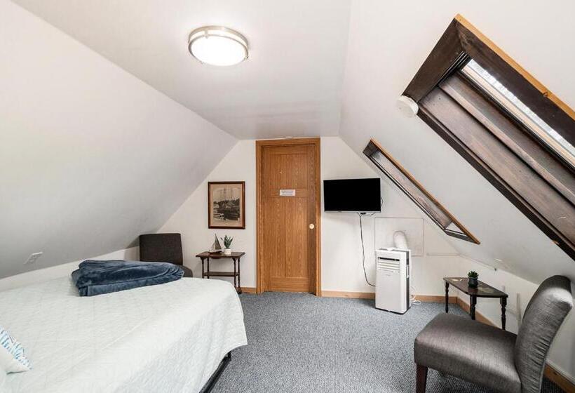 جناح جونيور عائلى, Waters View Inn