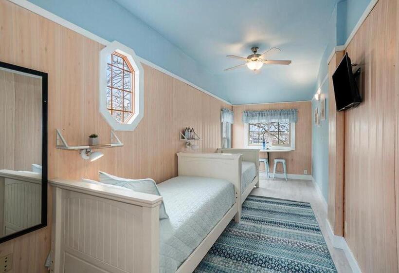 جناح جونيور عائلى, Waters View Inn