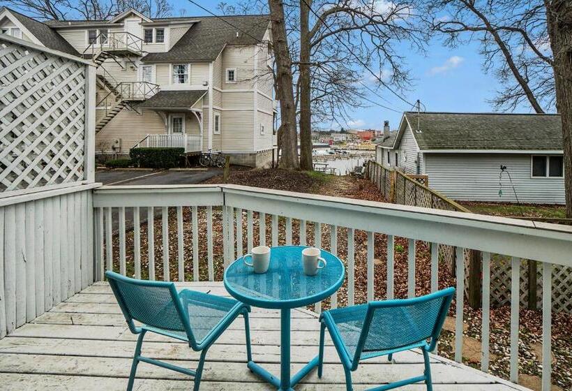 إستوديو ديلوكس, Waters View Inn