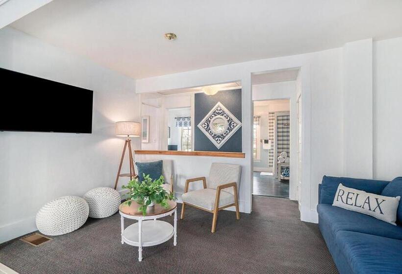 شقة غرفة واحدة, Waters View Inn