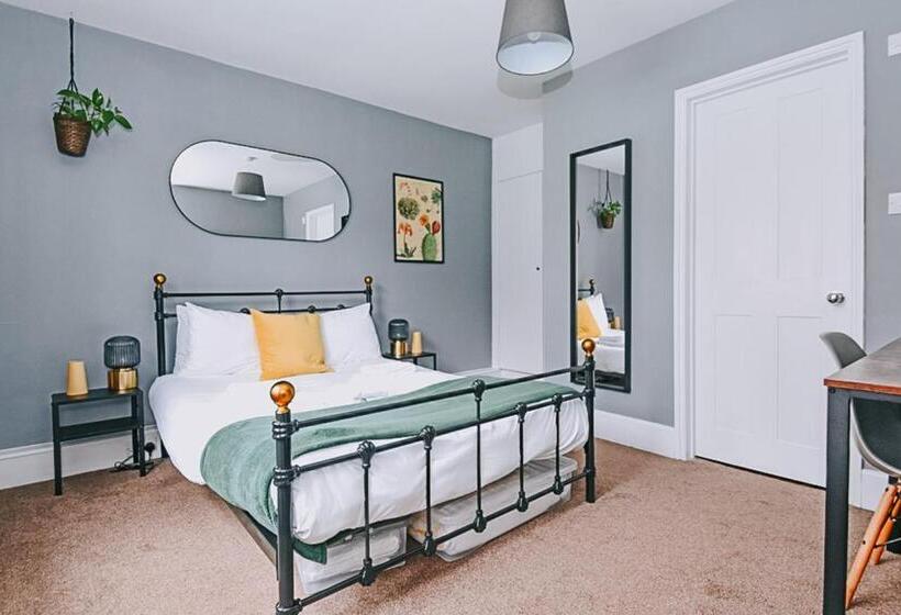 غرفة ديلوكس, The Town Arms