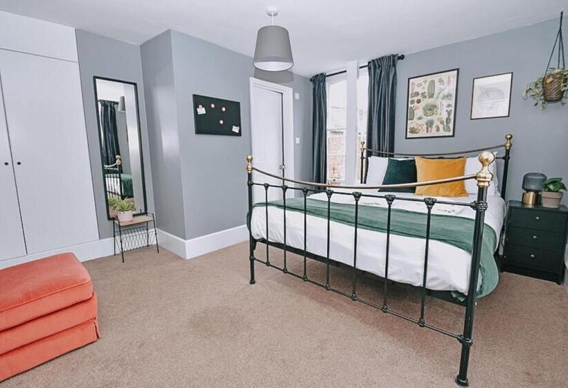 غرفة ديلوكس, The Town Arms