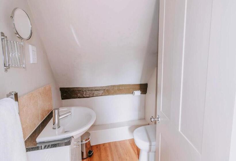 غرفة قياسية, The Town Arms