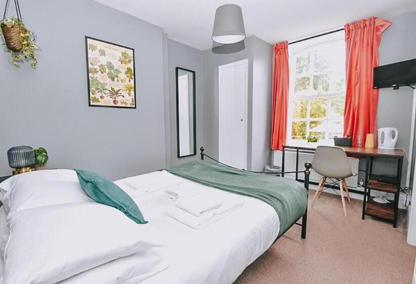 غرفة قياسية, The Town Arms