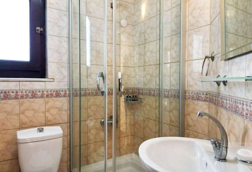 اتاق لوکس, Yasu Tenedos