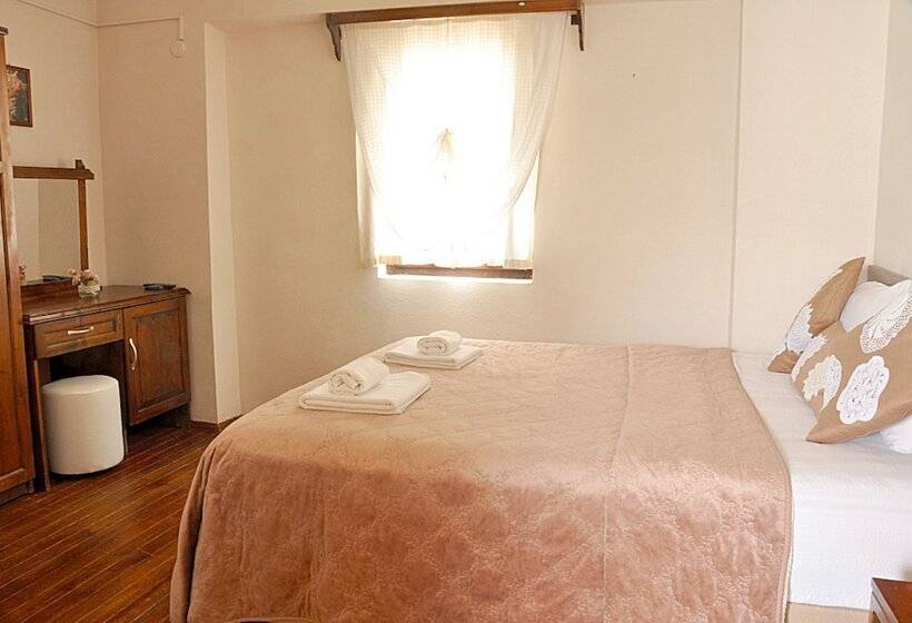 اتاق لوکس, Yasu Tenedos