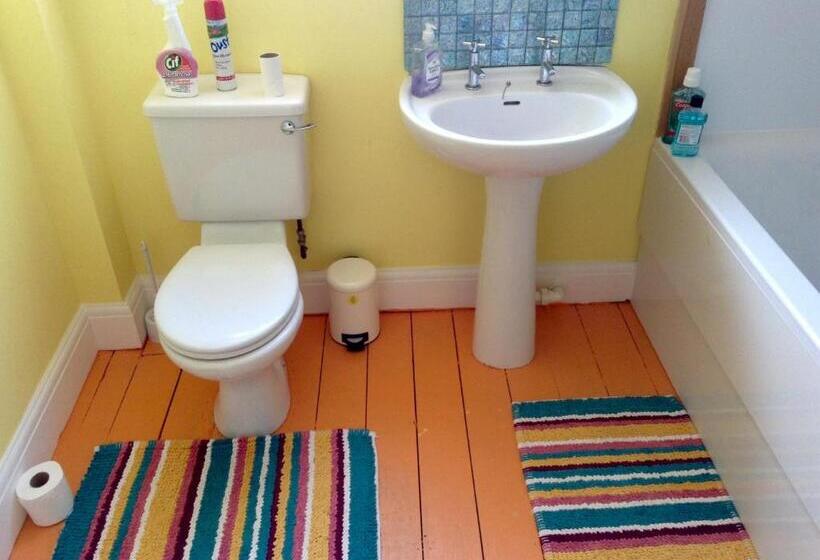 ファミリールーム, Barbie House ,opposite The Beach & Pier ,2 Ground Floor Apartments Each With Private Car Space & Gar