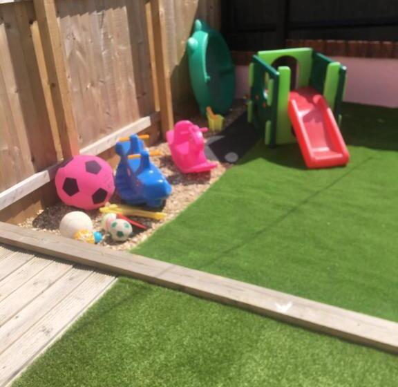 ２ベッドルームアパートメント, Barbie House ,opposite The Beach & Pier ,2 Ground Floor Apartments Each With Private Car Space & Gar