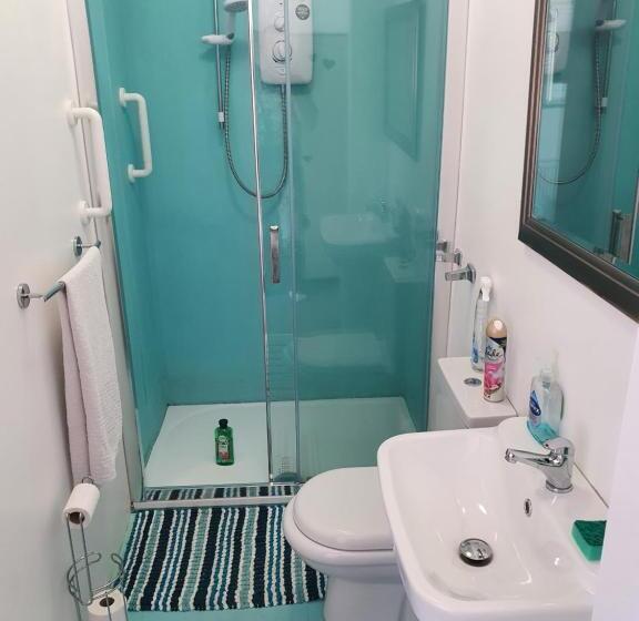 １ベッドルームアパートメント, Barbie House ,opposite The Beach & Pier ,2 Ground Floor Apartments Each With Private Car Space & Gar