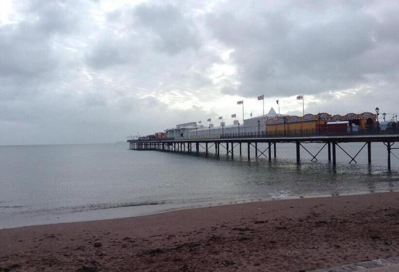 ２ベッドスイートルーム, Barbie House ,opposite The Beach & Pier ,2 Ground Floor Apartments Each With Private Car Space & Gar