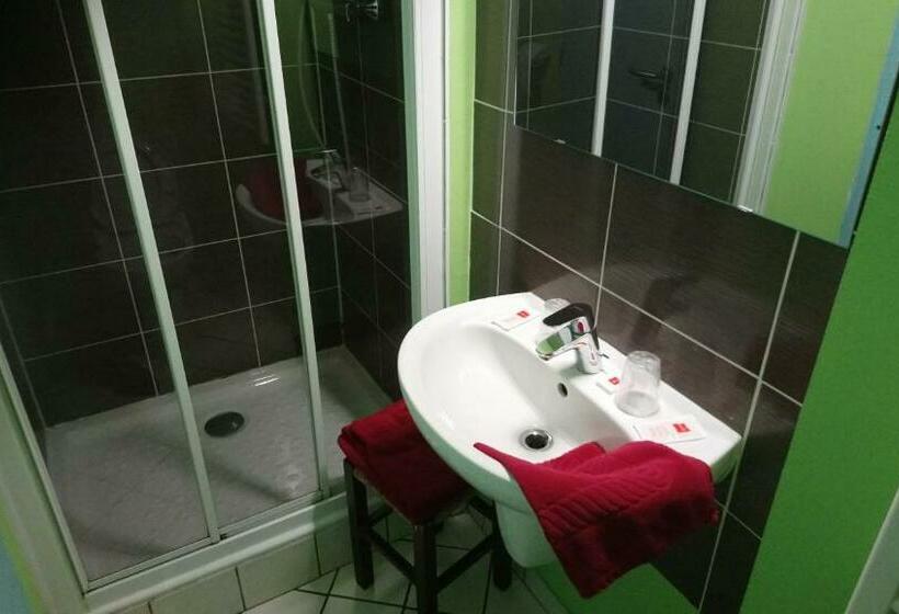 スタンダードルーム, De La Poste