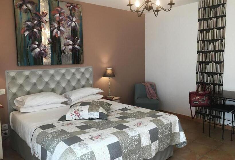 Comfort room with terrace, Les Ambres