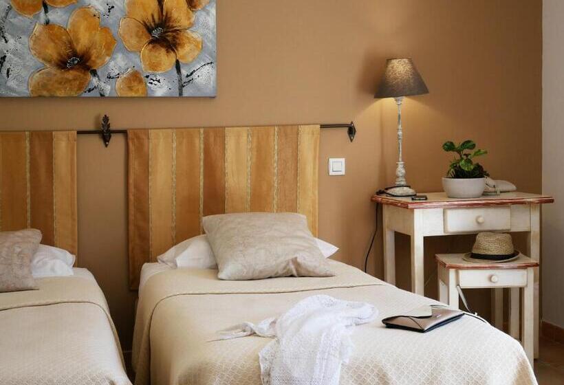 Comfort room with terrace, Les Ambres