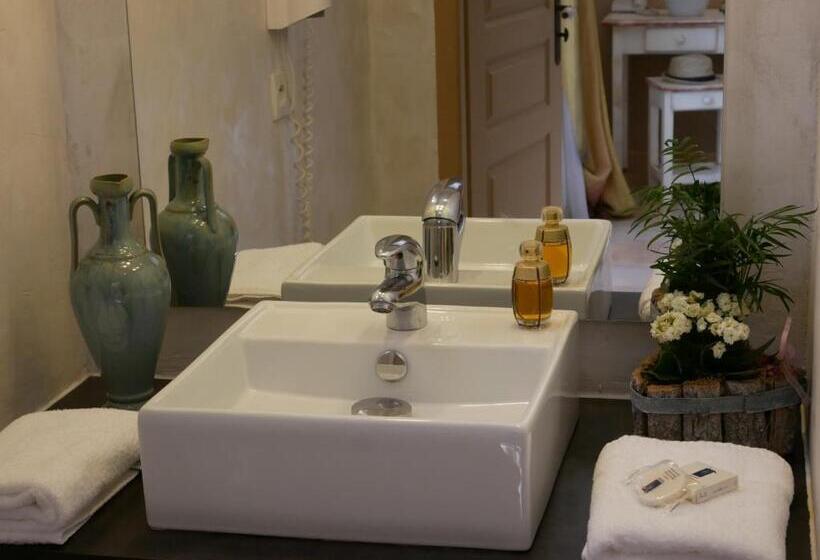 Comfort room with terrace, Les Ambres