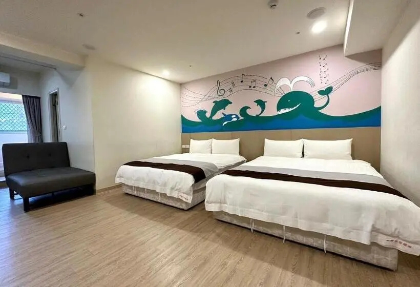 اتاق لوکس, Music City Inn