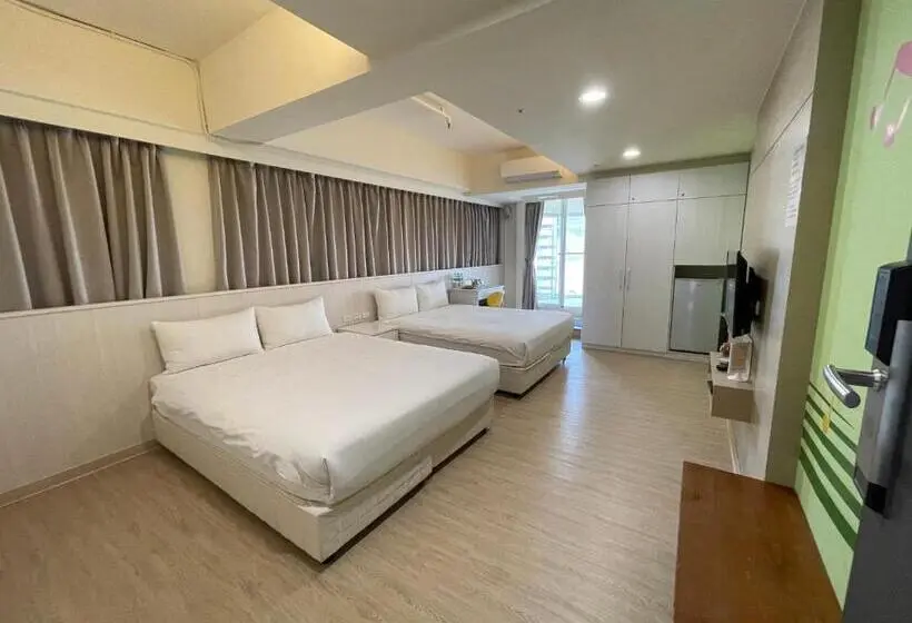 اتاق لوکس, Music City Inn