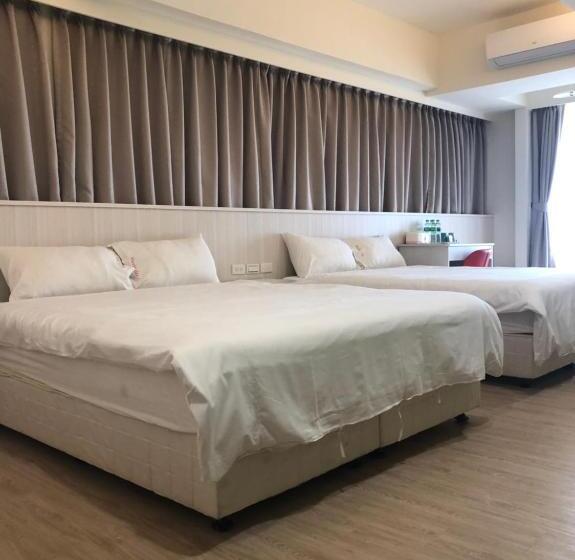 اتاق لوکس, Music City Inn