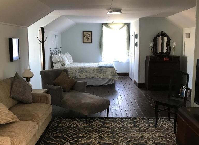 סוויטה, Riverboat Bed & Breakfast