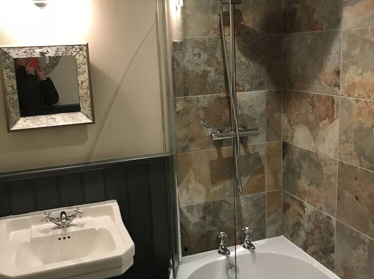 スーペリアールーム, Higher Buck Inn