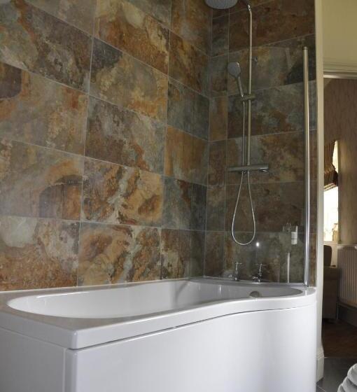 スーペリアールーム, Higher Buck Inn