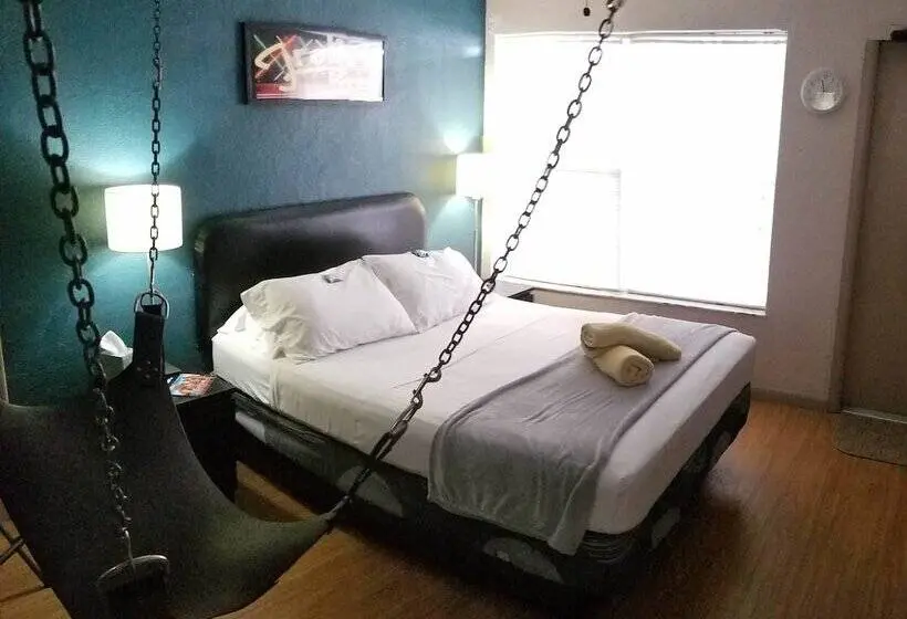 استودیوی استاندارد, Inn Leather Guest House Gay Male Only
