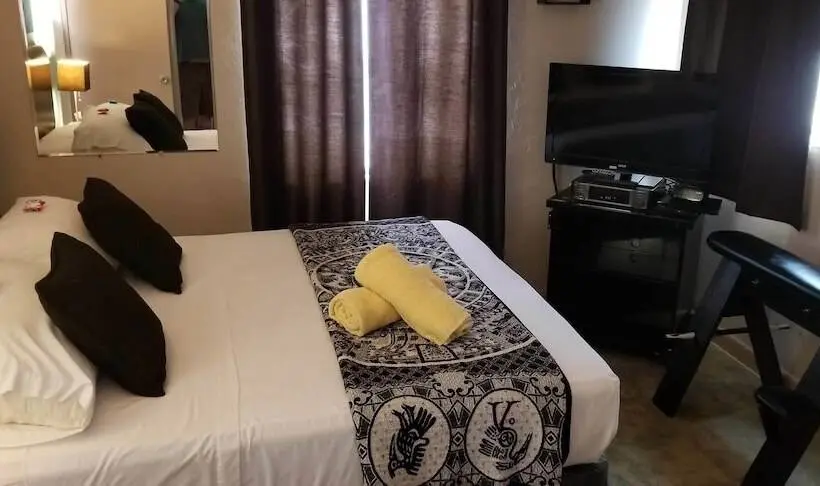 سوییت با چشم‌انداز استخر, Inn Leather Guest House Gay Male Only