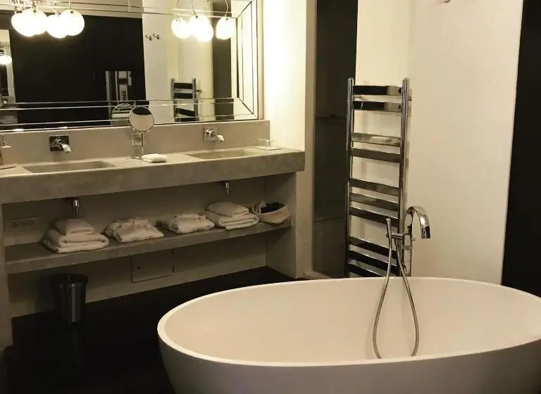 デラックスジュニアスイート, Hôtel Particulier Le 28