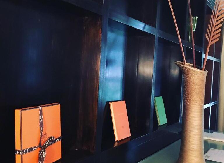 带露台的小型套房, Hôtel Particulier Le 28